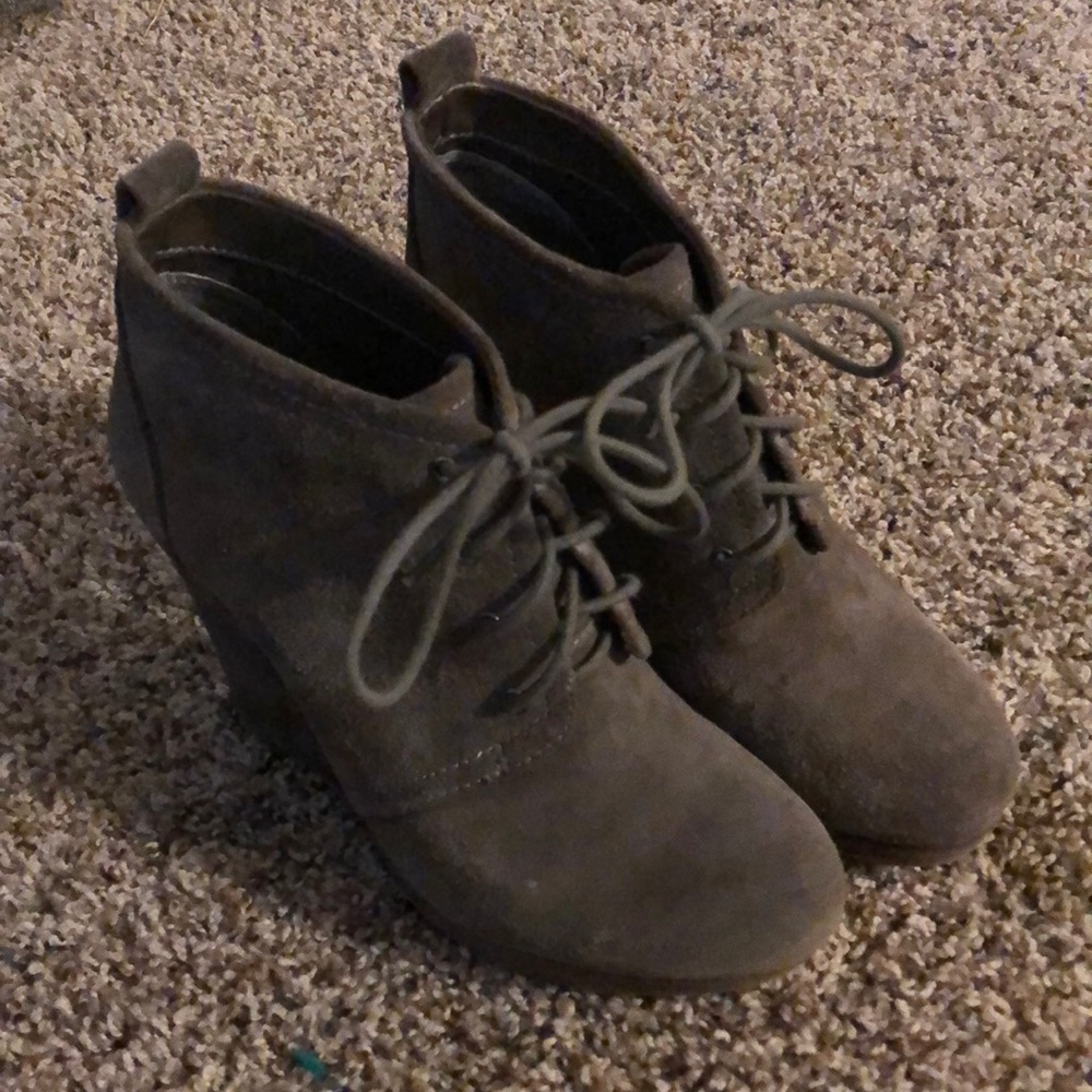 Jessica Simpson gray wedges